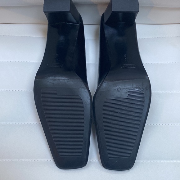 Vintage Coach Black Leather Square Toe Heels****NARROW**** - Picture 3 of 3